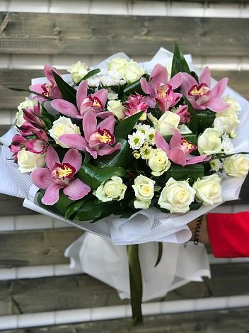 Букет цветов из: Розы и Хризантемы в Сафоново Смоленской области