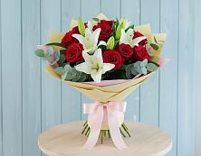 Букет цветов из:  Лилии и Розы в Сафоново Смоленской области