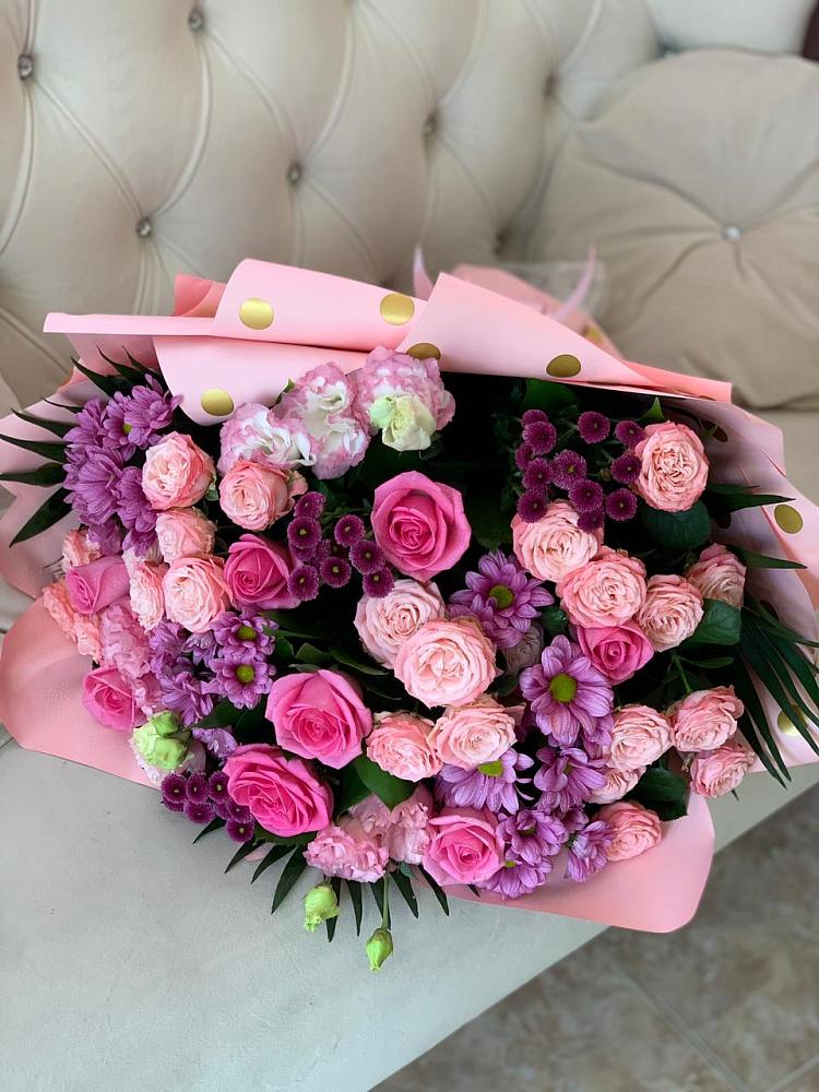 Букет цветов из: Хризантемы, Розы и Лизиантусы в Сафоново Смоленской области