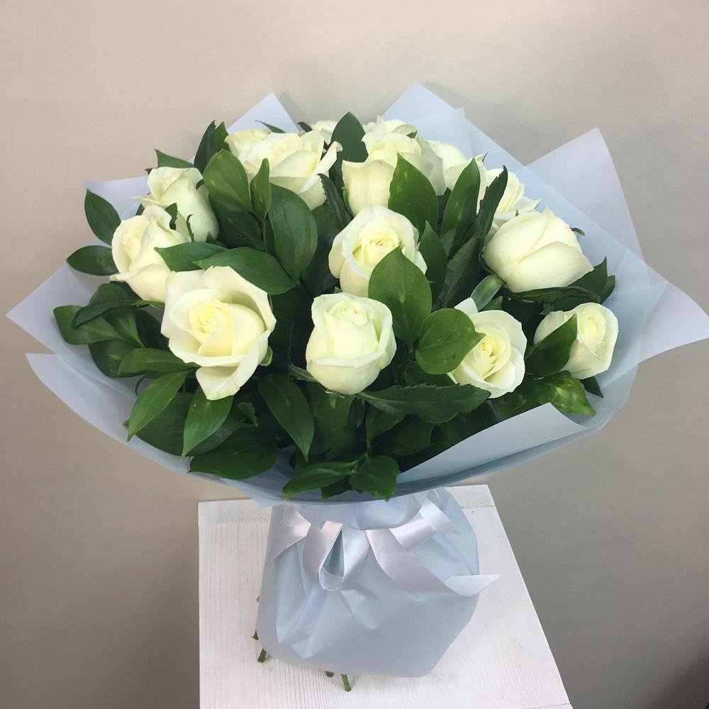 Букет 15 Белых роз Проуд в Сафоново Смоленской области