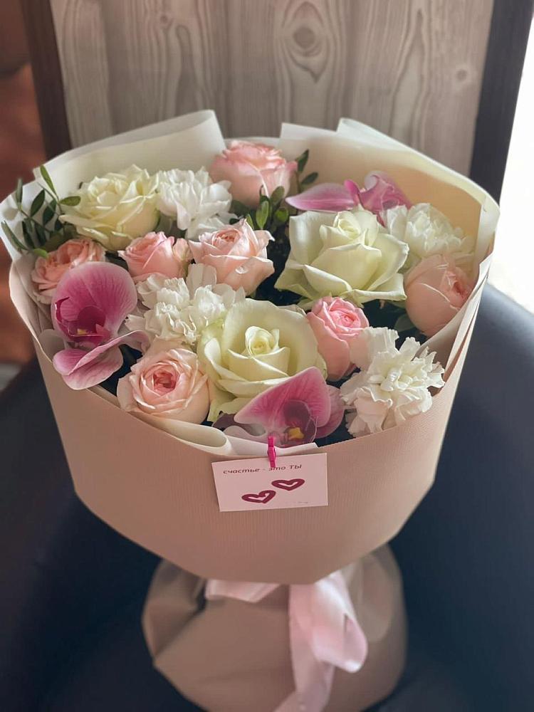 Букет цветов из: Орхидеи, Розы и Гвоздики в Сафоново Смоленской области