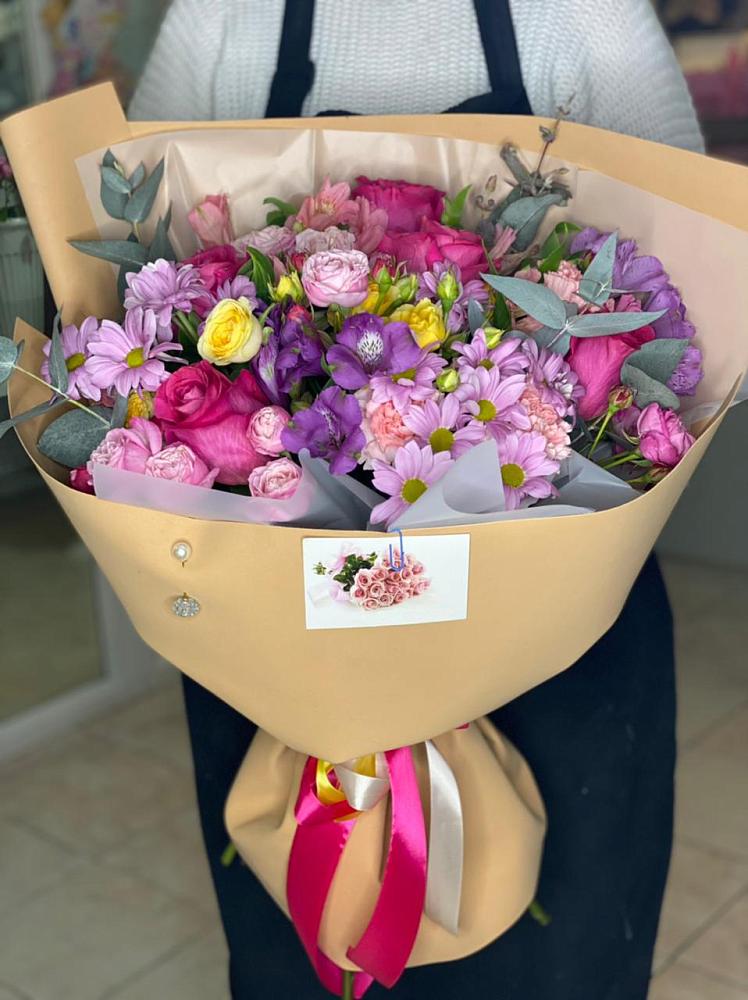 Букет цветов из: Хризантемы, Гвоздики и Альстромерии в Сафоново Смоленской области