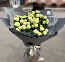 Букет Белые кустовые розы Солинеро в Сафоново Смоленской области