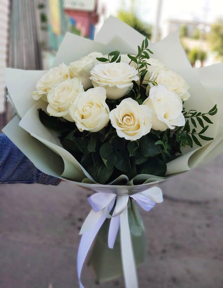 Букет Белые розы Проуд в Сафоново Смоленской области