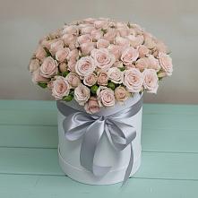 Цветочная композиция из Розы в шляпной коробке в Сафоново Смоленской области