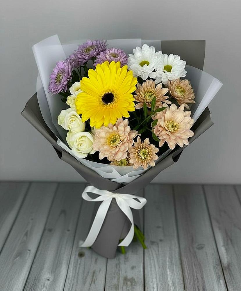 Букет цветов из: Розы, Герберы и Хризантемы в Сафоново Смоленской области
