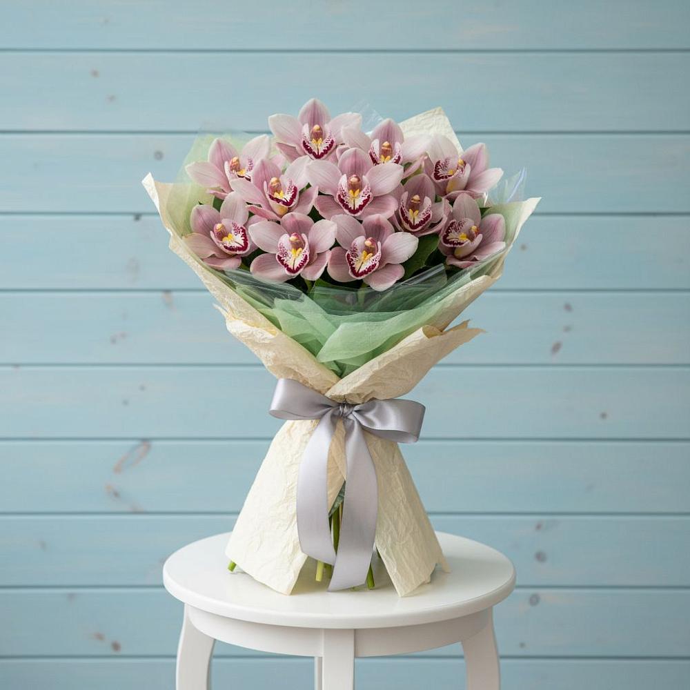 Букет цветов из: Орхидеи и Розы в Сафоново Смоленской области