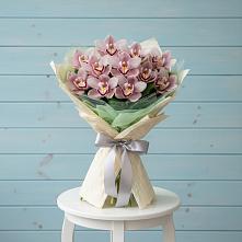 Букет цветов из:  Орхидеи и Розы в Сафоново Смоленской области