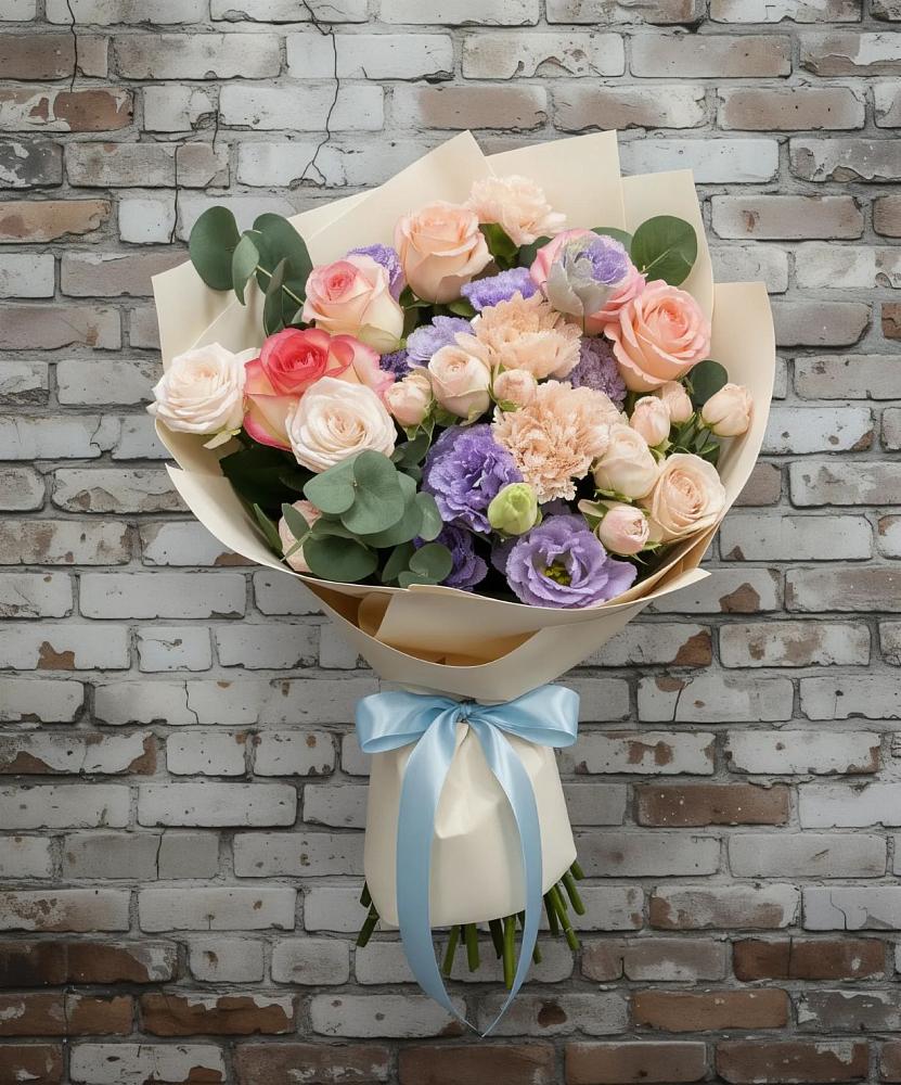 Букет цветов из: Розы, Лизиантусы и Гвоздики в Сафоново Смоленской области