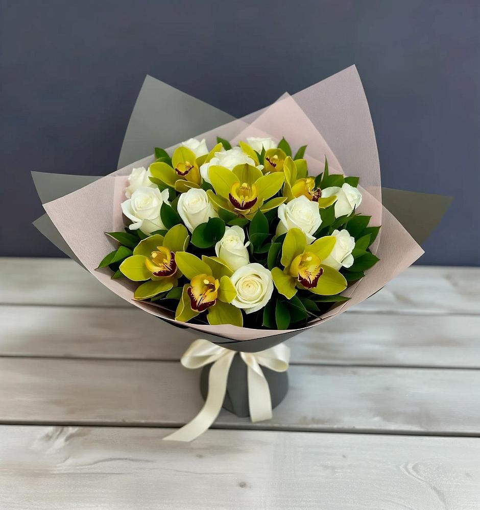 Букет цветов из: Орхидеи и Розы в Сафоново Смоленской области