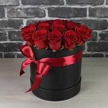 Цветочная композиция из Розы в шляпной коробке в Сафоново Смоленской области