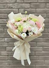 Букет цветов из:  Гвоздики, Розы, Лизиантусы и Хризантемы в Сафоново Смоленской области