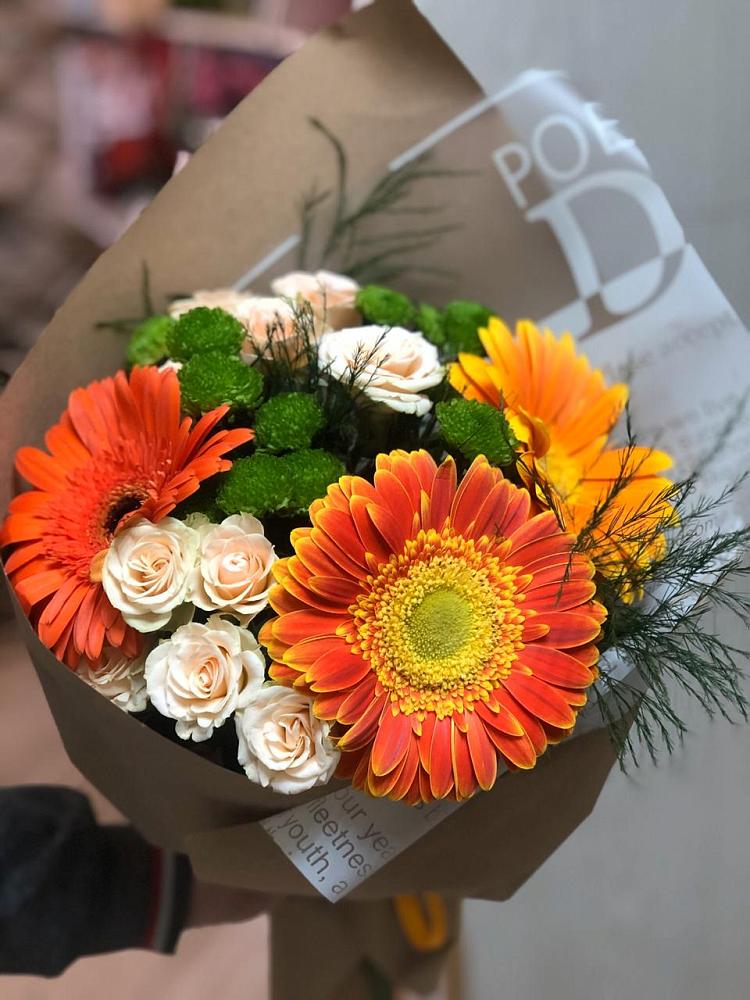 Букет цветов из: Герберы, Хризантемы и Розы в Сафоново Смоленской области