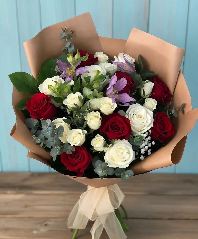 Букет цветов из: Розы и Альстромерии в Сафоново Смоленской области