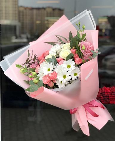 Букет цветов из: Розы, Лизиантусы и Хризантемы в Сафоново Смоленской области