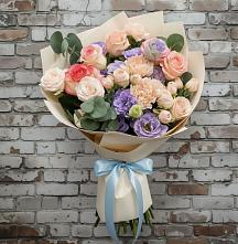 Букет цветов из:  Розы, Лизиантусы и Гвоздики в Сафоново Смоленской области