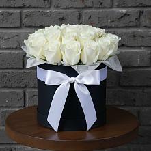 Цветочная композиция из Розы в шляпной коробке в Сафоново Смоленской области