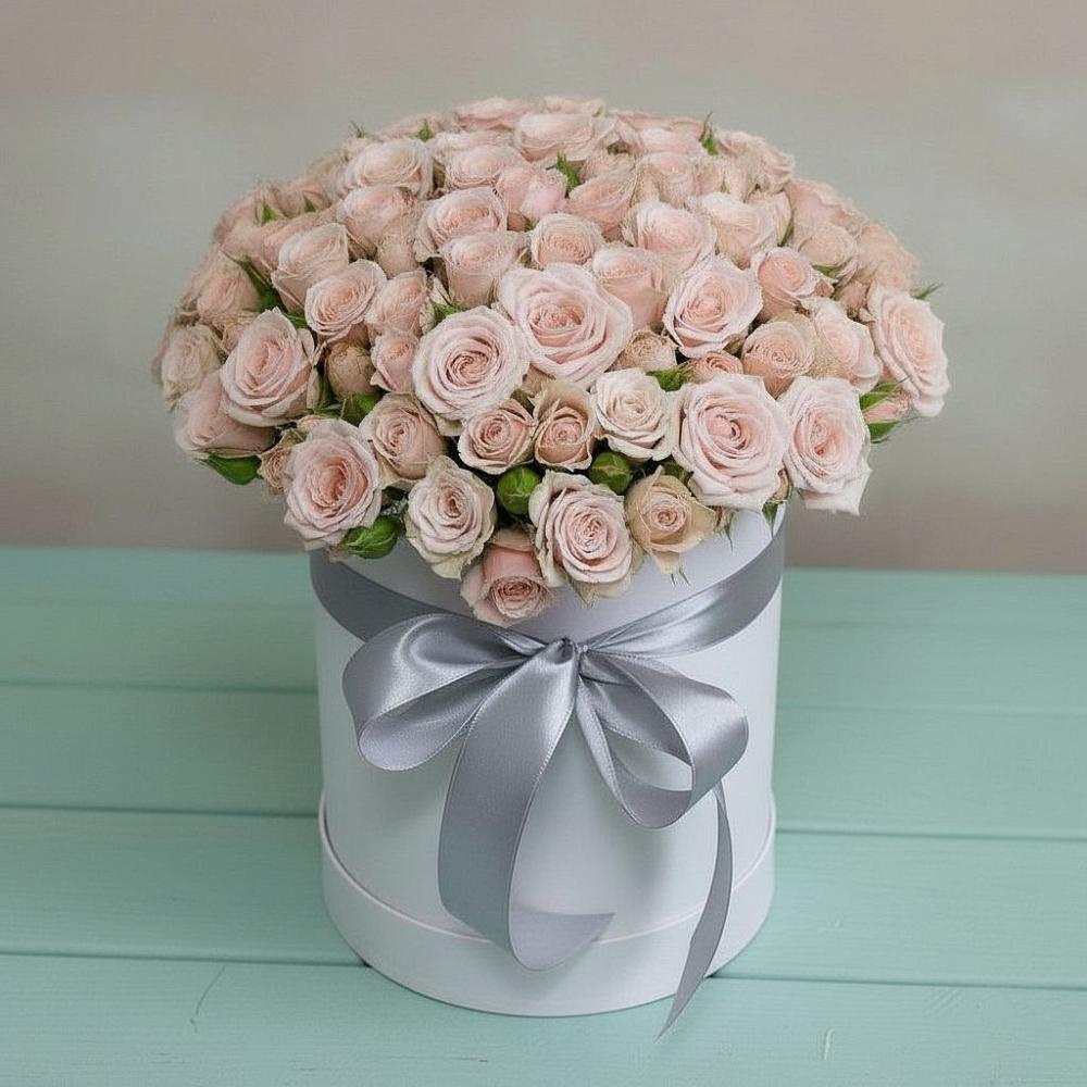 Цветочная композиция из Розы в шляпной коробке в Сафоново Смоленской области