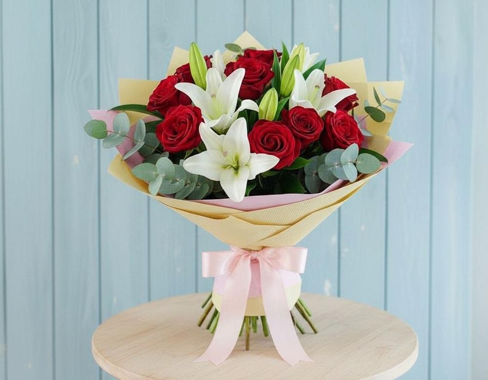 Букет цветов из: Лилии и Розы в Сафоново Смоленской области